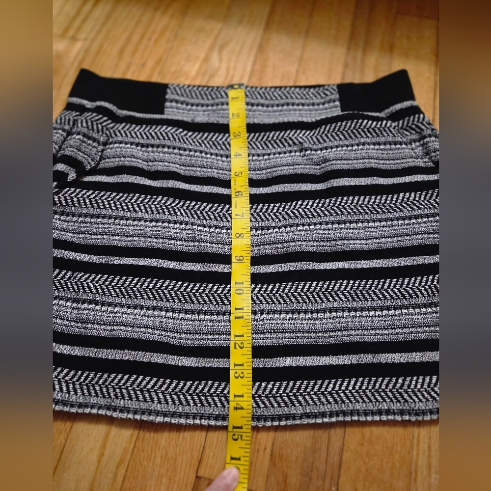Lou & Grey Womens Black and Gray Striped Mini Skirt With Pockets EUC Size M - Picture 14 of 14